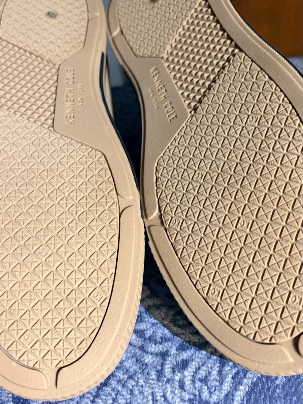 Kenneth Cole Men's Chukka Boots in Beige Size 10.5